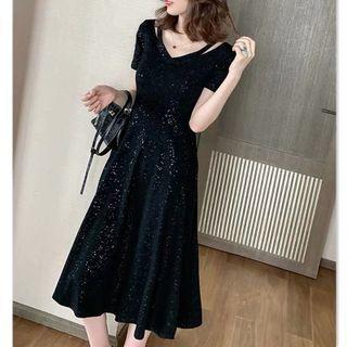 Short-sleeve V-neck Cutout Midi A-line Dress