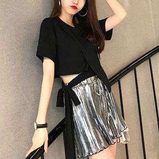 Tie Waist Short Sleeve Cropped T-shirt / Pleated Shorts