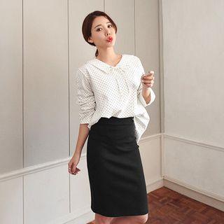 Cape-collar Tie-front Dotted Top
