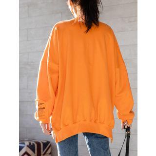 Plus Size Letter-patched Slit-side Pullover