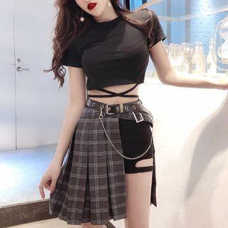 Plain Cropped T-shirt / Hot Pants / Plaid Mini A-line Skirt / Belt