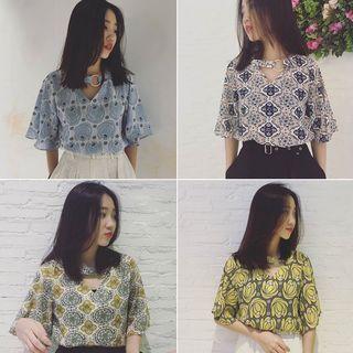 Short-sleeve V-neck Patterned Blouse