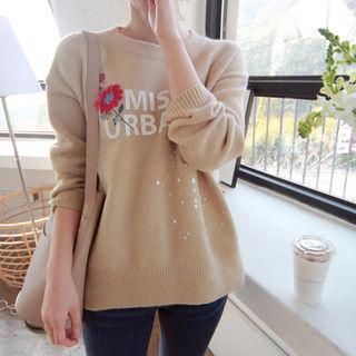 Slit-hem Lettering Knit Top