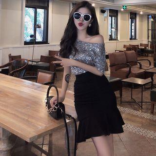 Short-sleeve Sequined T-shirt / Ruffled Mini Fitted Skirt