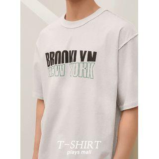 Letter-illustrated Overlock-stitched T-shirt