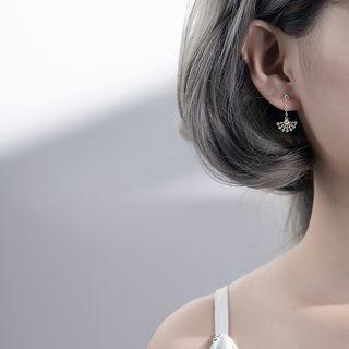 Fan Ear Stud E174 - 1 Pair - White & Gold - One Size