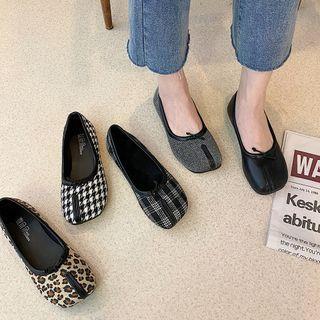 Split Toe Square Flats