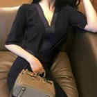 Loose-fit V-neck Short-sleeve Dress