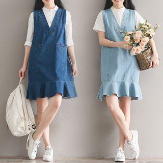 Sleeveless V-neck Ruffle Denim Dress