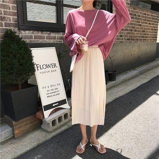 Long-sleeves T-shirt / Pleated Maxi Skirt