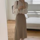 Lantern-sleeve Plain Blouse / High-waist Plain Skirt