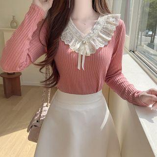 Lace-trim Ribbed Top With Brooch