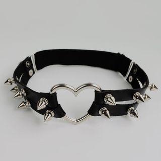 Heart Ring Studded Garter