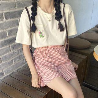 Short-sleeve Pocketed T-shirt / Plaid A-line Skirt