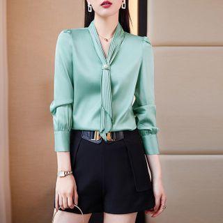 Tie-neck Blouse / Shorts