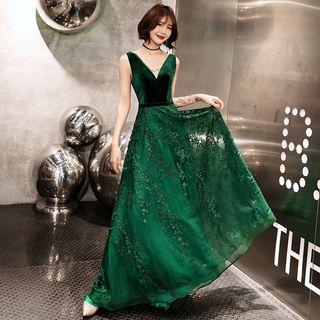 Sleeveless Applique A-line Evening Gown