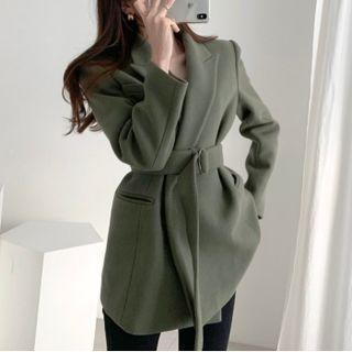 Dual-pocket Belted Blazer
