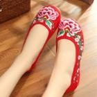 Floral Embroidered Round-toe Flats