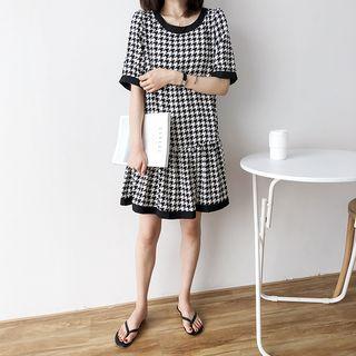 Houndstooth Short-sleeve Shift Dress Black - One Size