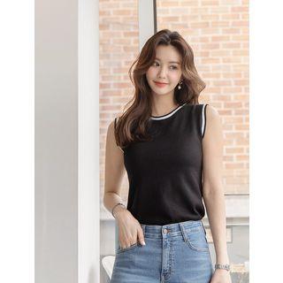 Plus Size Contrast-neckline Sleeveless Knit Top