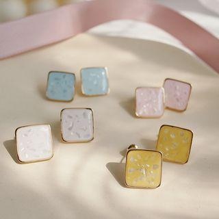 Shell Pieces Accent Earring