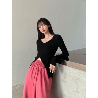 Long-sleeve V-neck Top / Sweatpants