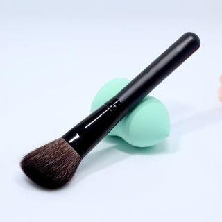 Angled Blush Brush Black - One Size