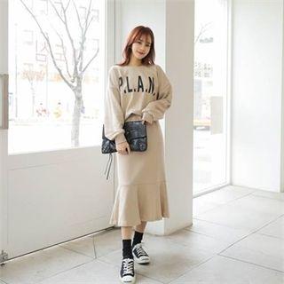 Set: Lettering Sweatshirt + Midi Ruffle-hem Skirt