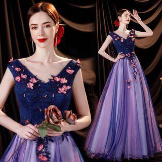 Sleeveless Flower Applique A-line Evening Gown