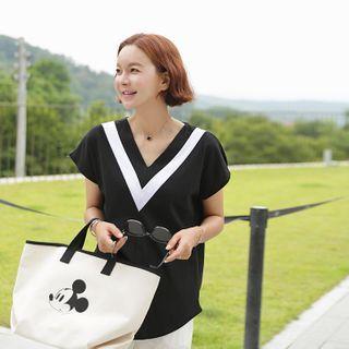V-neck Cap-sleeve Piped T-shirt
