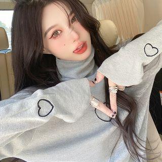 Long-sleeve Turtleneck Heart Embroidered Top