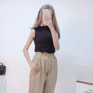 Mock-neck Tank Top / Cropped Pants
