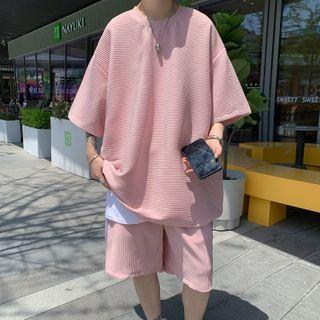 Plain T-shirt / Contrast Trim Shorts