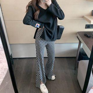 Embossed Slited V-neck T-shirt / High-waist Printed Boot-up Pants