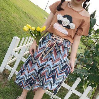 Printed Short-sleeve T-shirt / Lace-up A-line Skirt