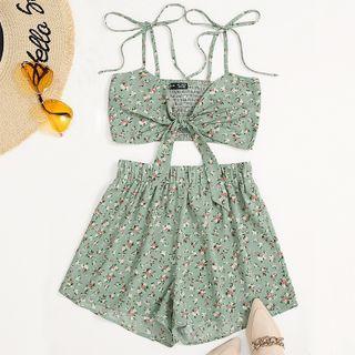 Set: Tie-front Cropped Camisole Top + Floral Print Wide-leg Shorts