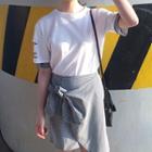 Short-sleeve Ripped T-shirt / Tie Waist Check A-line Skirt
