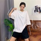 Elbow-sleeve T-shirt / High-waist Shorts