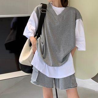 V-neck Knit Vest / Short-sleeve T-shirt / Wide-leg Shorts