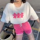 Cartoon Bear Print T-shirt / Two-tone Sweatshorts