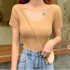 Short Sleeve V-neck Cropped Top