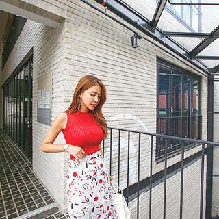 Set: Sleeveless Knit Top + Floral Chiffon Mermaid Skirt