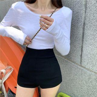 Plain Long-sleeve T-shirt / High-waist Hot Pants