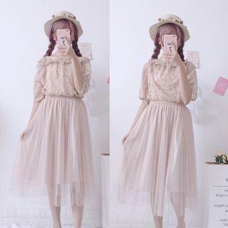 Set: Off-shoulder Elbow-sleeve Lace Top + Plain Camisole Top