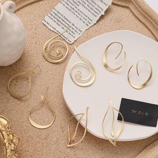 Metal Curve Dangle Earring