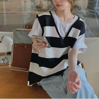 V-neck Striped Sweater Vest White & Black - One Size