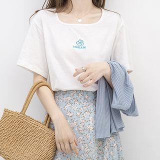 Square-neck Flower Embroidered T-shirt