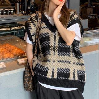 V-neck Plaid Sweater Vest 1077 - Black - One Size