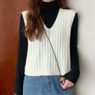 Turtleneck T-shirt / Cable Knit Vest