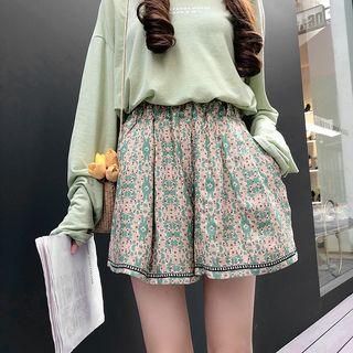 Printed Long-sleeve Top / Floral Shorts